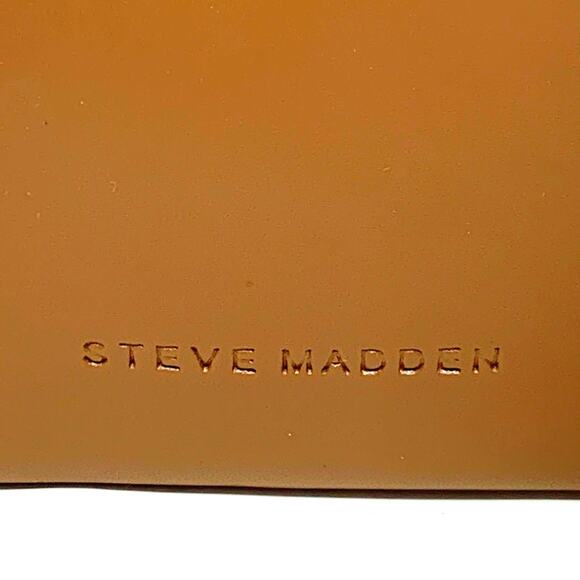 Steve Madden Crossbody Envelope Bag - Picture 4 of 8